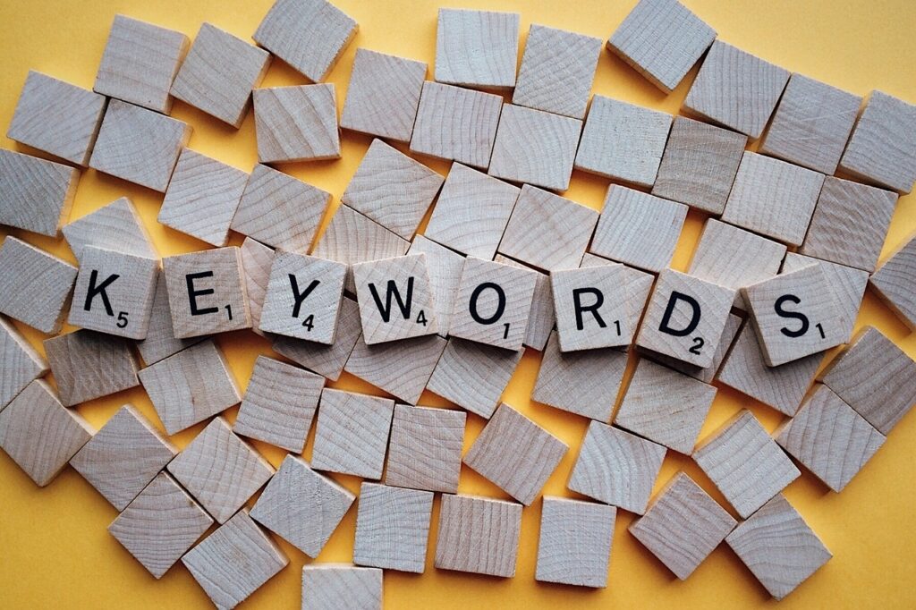 Le mots "keywords" formé avec des lettre de scrabble